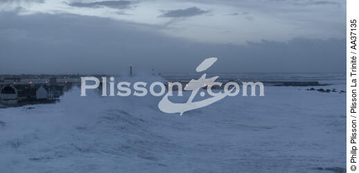 Storm Petra, Saint Guénolé,Brittany. - © Philip Plisson / Plisson La Trinité / AA37135 - Photo Galleries - Rough seas