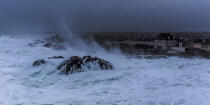 Storm Petra, Saint Guénolé,Brittany. © Philip Plisson / Plisson La Trinité / AA37141 - Photo Galleries - Port