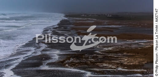 Petra storm on the Bay of Audierne - © Philip Plisson / Plisson La Trinité / AA37147 - Photo Galleries - Finistère