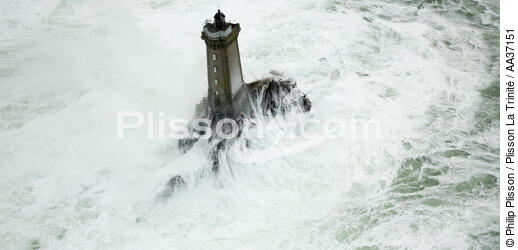 Petra stormon la Vieille lighthouse - © Philip Plisson / Plisson La Trinité / AA37151 - Photo Galleries - Vieille [The]