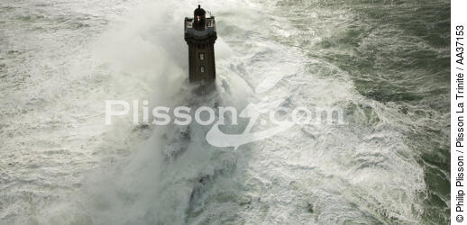 Petra stormon la Vieille lighthouse - © Philip Plisson / Plisson La Trinité / AA37153 - Photo Galleries - Finistère