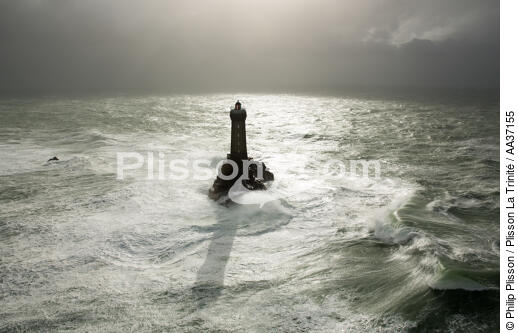 Petra stormon la Vieille lighthouse - © Philip Plisson / Plisson La Trinité / AA37155 - Photo Galleries - Site of Interest [29]