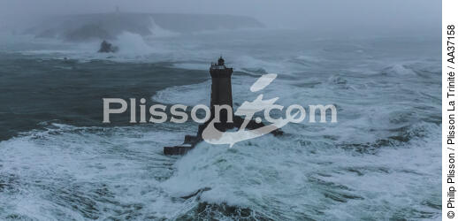 Petra stormon la Vieille lighthouse - © Philip Plisson / Plisson La Trinité / AA37158 - Photo Galleries - Lighthouse