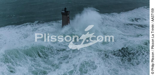 Petra stormon la Vieille lighthouse - © Philip Plisson / Plisson La Trinité / AA37159 - Photo Galleries - Weather