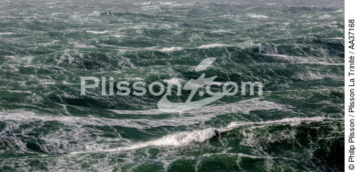 Petra storm in the Fromveur passage - © Philip Plisson / Plisson La Trinité / AA37168 - Photo Galleries - Storm at sea
