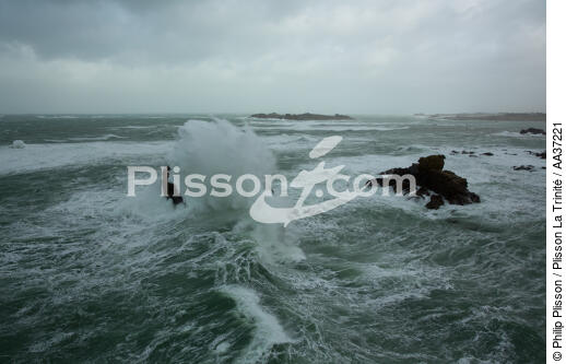 Argenton - © Philip Plisson / Plisson La Trinité / AA37221 - Photo Galleries - Wave