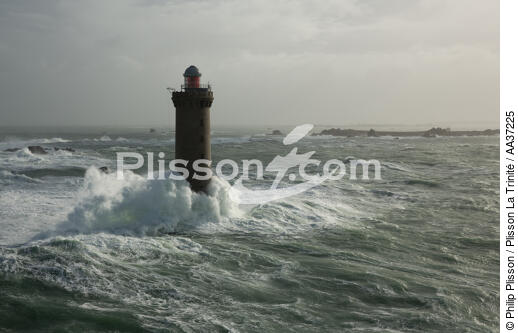 Kéréon lighthouse - © Philip Plisson / Plisson La Trinité / AA37225 - Photo Galleries - Storms