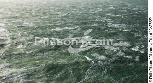 Le passage du Fromveur - © Philip Plisson / Pêcheur d’Images / AA37229 - Nos reportages photos - Mer