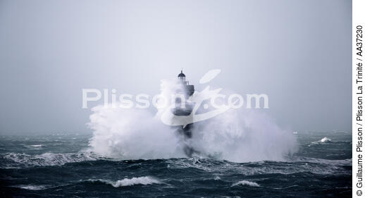 Le Four lighthouse - © Guillaume Plisson / Pêcheur d’Images / AA37230 - Photo Galleries - Guillaume Plisson