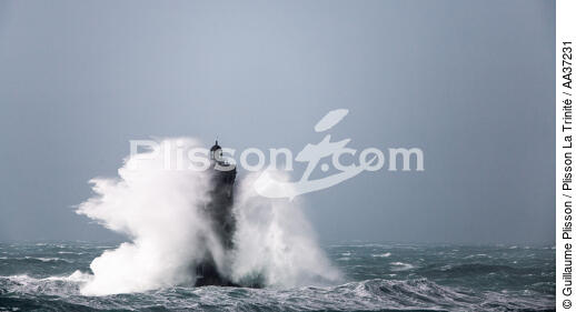 Le Four lighthouse - © Guillaume Plisson / Plisson La Trinité / AA37231 - Photo Galleries - Storm at sea