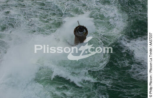 Le Four lighthouse - © Philip Plisson / Plisson La Trinité / AA37237 - Photo Galleries - Wave