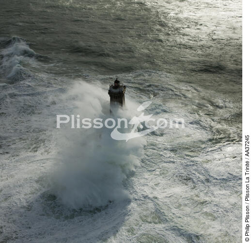 Petra Storm on La Vieille lighthouse - © Philip Plisson / Plisson La Trinité / AA37245 - Photo Galleries - Wave