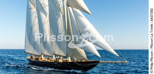 Atlantic sail Boat - © Philip Plisson / Plisson La Trinité / AA37392 - Photo Galleries - Old gaffer