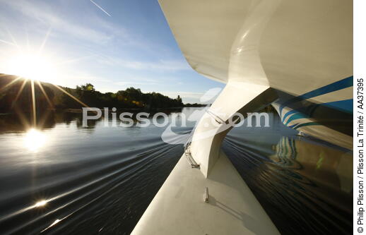 Planet Solar - © Philip Plisson / Plisson La Trinité / AA37395 - Photo Galleries - Solar catamaran