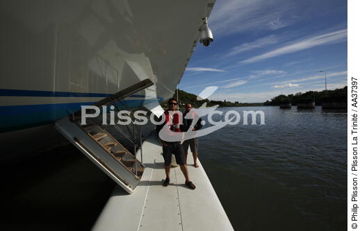 Planet Solar - © Philip Plisson / Plisson La Trinité / AA37397 - Nos reportages photos - Catamaran solaire