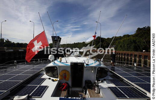 Planet Solar - © Philip Plisson / Plisson La Trinité / AA37400 - Photo Galleries - Motorboating