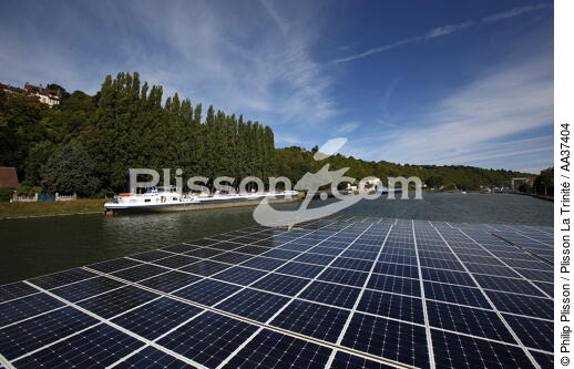 Planet Solar - © Philip Plisson / Plisson La Trinité / AA37404 - Photo Galleries - River [large]