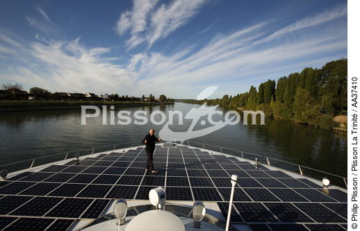 Planet Solar - © Philip Plisson / Plisson La Trinité / AA37410 - Nos reportages photos - Hydrologie