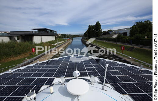 Planet Solar - © Philip Plisson / Plisson La Trinité / AA37415 - Nos reportages photos - PlanetSolar