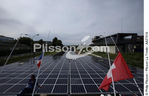 Planet Solar - © Philip Plisson / Plisson La Trinité / AA37416 - Nos reportages photos - Fleuve