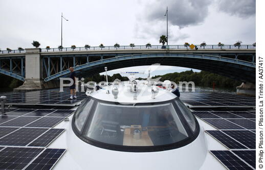 Planet Solar - © Philip Plisson / Plisson La Trinité / AA37417 - Photo Galleries - Solar catamaran