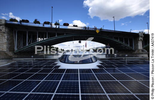 Planet Solar - © Philip Plisson / Plisson La Trinité / AA37419 - Photo Galleries - Solar catamaran
