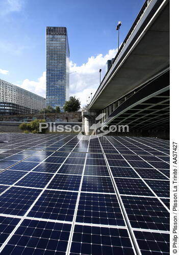 Planet Solar - © Philip Plisson / Plisson La Trinité / AA37427 - Nos reportages photos - Catamaran solaire
