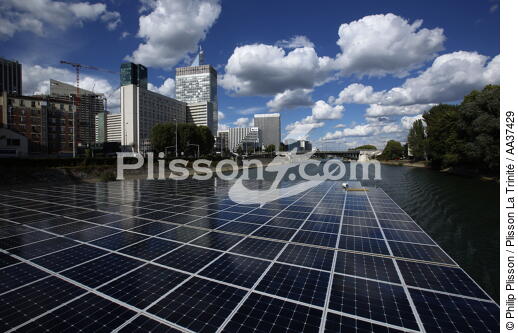 Planet Solar - © Philip Plisson / Plisson La Trinité / AA37429 - Nos reportages photos - Catamaran solaire