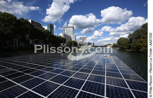 Planet Solar - © Philip Plisson / Plisson La Trinité / AA37430 - Photo Galleries - Solar catamaran