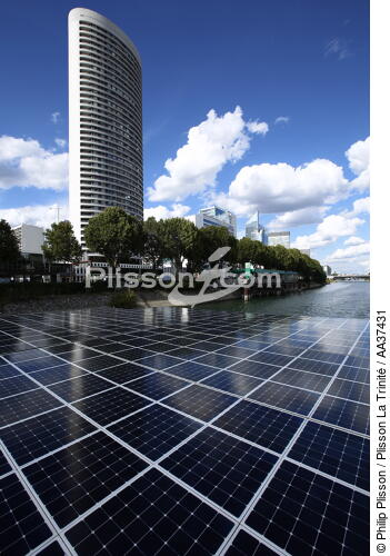 Planet Solar - © Philip Plisson / Plisson La Trinité / AA37431 - Nos reportages photos - Catamaran solaire