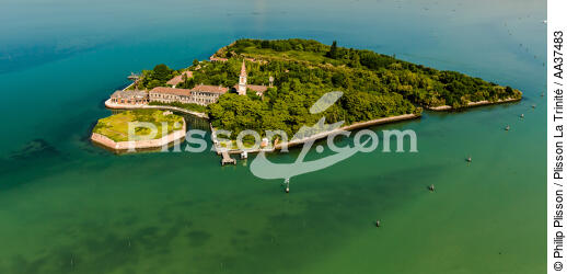 L'île de Povoglia dans la Lagune de Venise - © Philip Plisson / Plisson La Trinité / AA37483 - Nos reportages photos - Vue aérienne