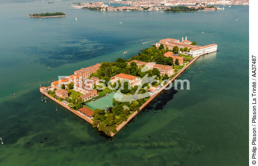 Ile de San Servolo dans la Lagune de Venise - © Philip Plisson / Plisson La Trinité / AA37487 - Nos reportages photos - Vue aérienne