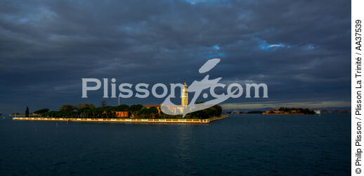 San Lazzaro - © Philip Plisson / Plisson La Trinité / AA37539 - Nos reportages photos - Lagune de Venise