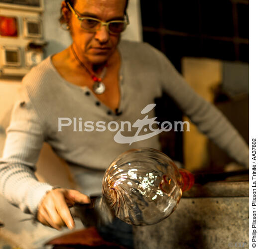 Glass work art at the Murano [AT] - © Philip Plisson / Plisson La Trinité / AA37602 - Photo Galleries - Murano island