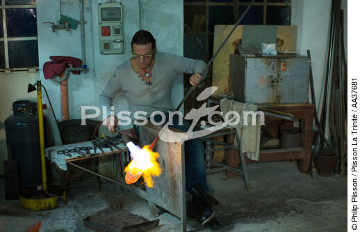 Work of Murano glass [AT] - © Philip Plisson / Plisson La Trinité / AA37681 - Photo Galleries - Murano island