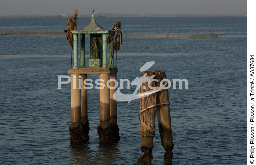 In the Venice Lagoon [AT] - © Philip Plisson / Plisson La Trinité / AA37684 - Photo Galleries - Venetian lagoon