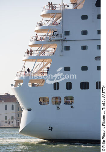 Traffic ship in Venice - © Philip Plisson / Plisson La Trinité / AA37704 - Photo Galleries - Passenger Liner