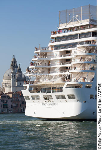 Traffic ship in Venice - © Philip Plisson / Plisson La Trinité / AA37705 - Photo Galleries - Venice like never seen before