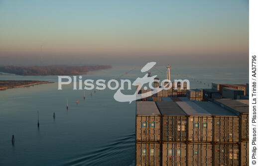 Traffic maritime dans la lagune de Venise - © Philip Plisson / Plisson La Trinité / AA37796 - Nos reportages photos - Transport maritime