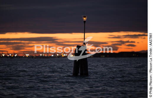 In the lagoon of Venice - © Philip Plisson / Plisson La Trinité / AA37861 - Photo Galleries - Italy