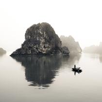 © Philip Plisson / Pêcheur d’Images / AA38403 Along bay - Photo Galleries - Vietnam