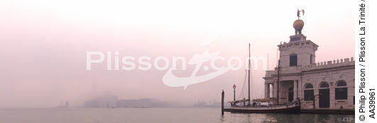 Mist on Venice - © Philip Plisson / Plisson La Trinité / AA39961 - Photo Galleries - Horizontal panoramic