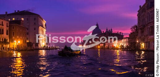 Le Grand Canal de nuit, Venise - © Philip Plisson / Plisson La Trinité / AA39967 - Nos reportages photos - Environnement