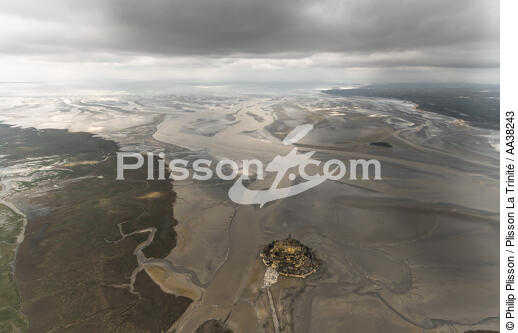 Le Mont Saint-Michel - © Philip Plisson / Plisson La Trinité / AA38243 - Nos reportages photos - Vue aérienne
