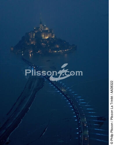 The Mont Saint-Michel by night - © Philip Plisson / Plisson La Trinité / AA38322 - Photo Galleries - Normandie