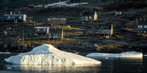© Philip Plisson / Plisson La Trinité / AA38582 On the west coast of Greenland - Photo Galleries - Ground shot