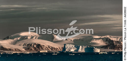 On the west coast of Greenland - © Philip Plisson / Plisson La Trinité / AA38602 - Photo Galleries - Greenland