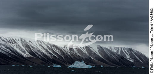 On the west coast of Greenland - © Philip Plisson / Plisson La Trinité / AA38603 - Photo Galleries - Greenland