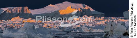 On the west coast of Greenland - © Philip Plisson / Plisson La Trinité / AA38608 - Photo Galleries - Arctic