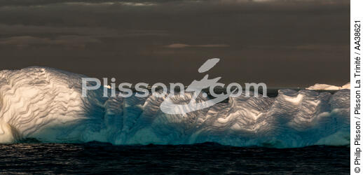 On the west coast of Greenland - © Philip Plisson / Plisson La Trinité / AA38621 - Photo Galleries - Greenland